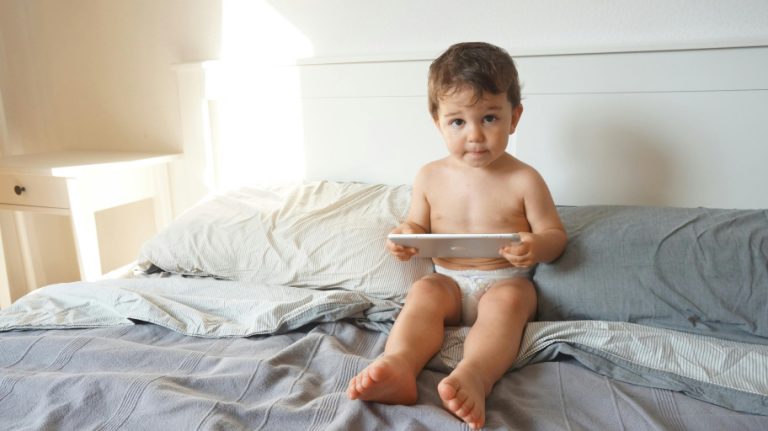kids and ipad